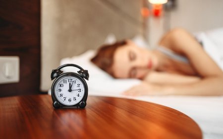 How Early Risers Affect Your Sleep and Chronotype
